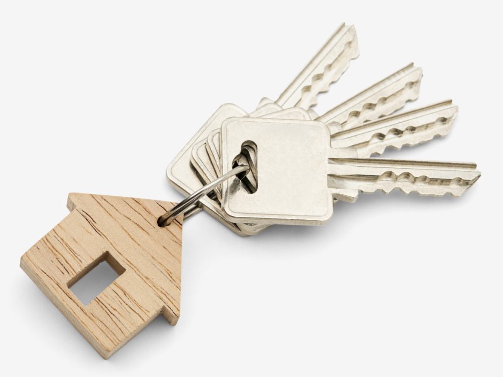 How do landlords organize keys?